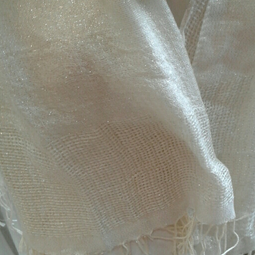 Sparkly scarf - Picture 3 of 3